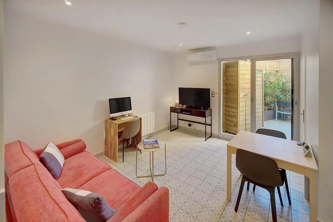 Joli Studio Avec Terrasse Cannes Centre A0B169 Apartment